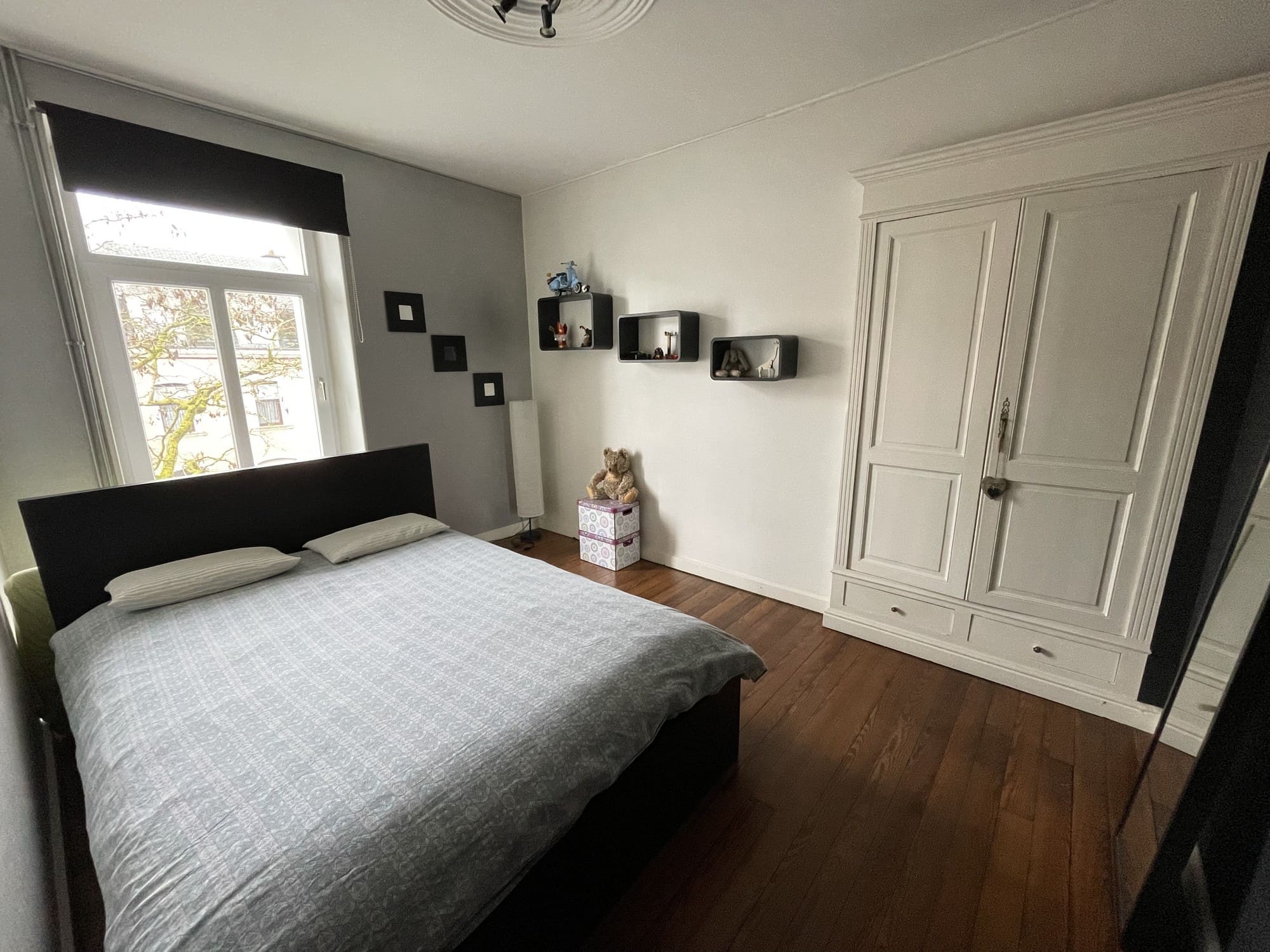 Maison d'habitation avec jardin et garage